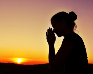 Ma rog pentru ca imi aduce alinare. 