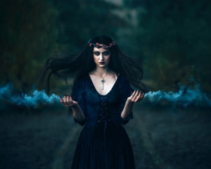 Vrajitoarea cu puteri nelimitate