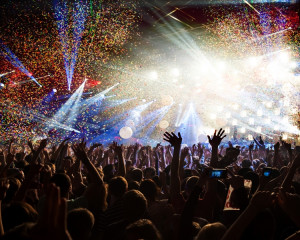 M-as duce la un concert, la o petrecere sau la un spectacol. 