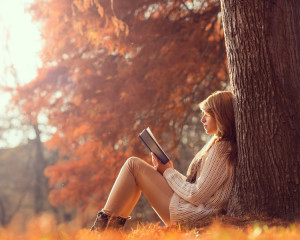 As citi cartea de pe noptiera pe care o tot aman. 
