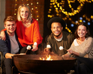 As petrece mai mult timp alaturi de persoana iubita, de familie sau de prieteni. 