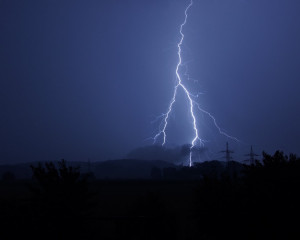 fulgerul. Luminos dar efemer. 