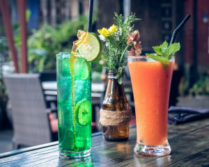 un cocktail colorat. 
