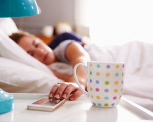 Am nevoie de multe alarme pentru a ma trezi.