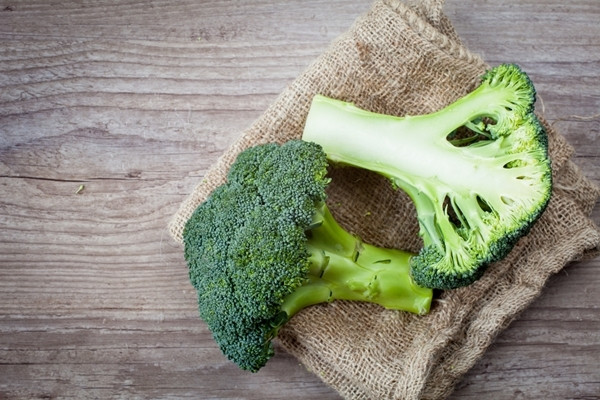 Cum blansezi broccoli?
