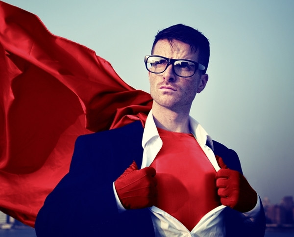 Care este pseudonimul pamantean al lui Superman?