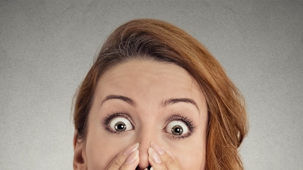 Femeia din imagine pare...