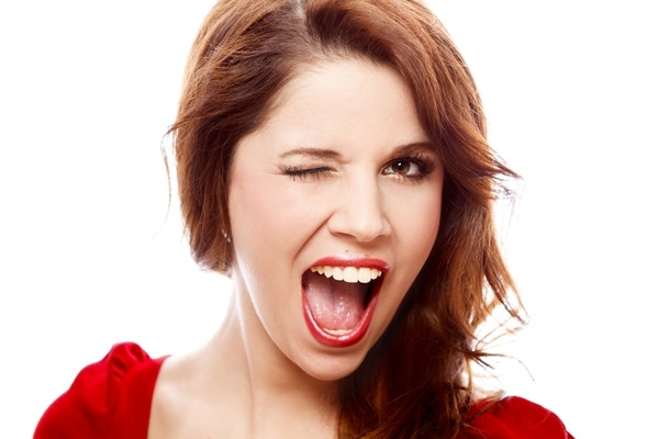 Alege un obiect, inchide UN singur ochi si uita-te la el. Ce ochi a ramas deschis?