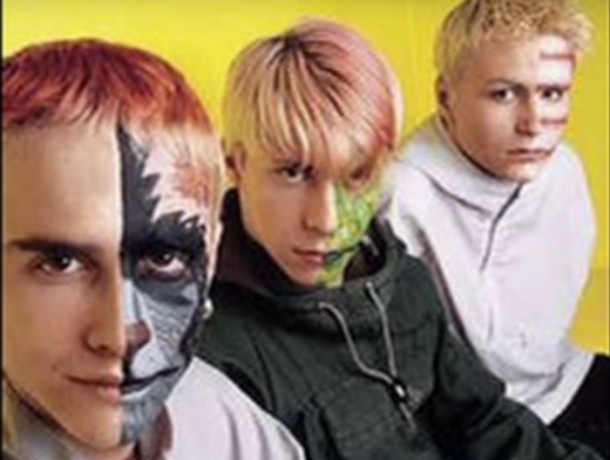 Vreau sa stii ca-mi pare rau / Ai ramas sufletul meu / Sunt departe acum de ea / Oare am sa pot...