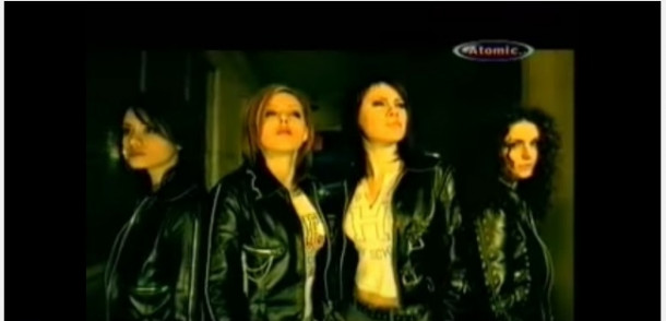 Misca, bum-bum-bum, misca-te ca mine/ Vreau sa dansezi si tu asa/  Bum-bum-bum, uita-te mai bine/ N-am sa te las sa...