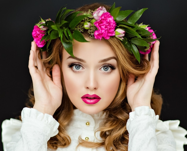 6 fete impletesc 6 coronite in 6 minute. De cate fete e nevoie sa impleteasca 60 de coronite in 60 de minute?