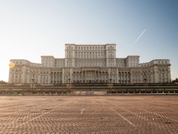 Din cate Camere este format Parlamentul Romaniei?