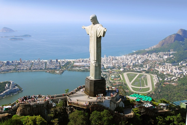 Cum se numeste aceasta statuie?