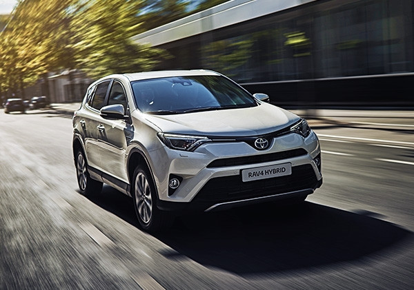 Toyota Hybrid se incarca la priza obisnuita de acasa. 