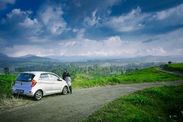 Ramai in pana pe o strada pustie, fara semnal la telefon. Ce faci?