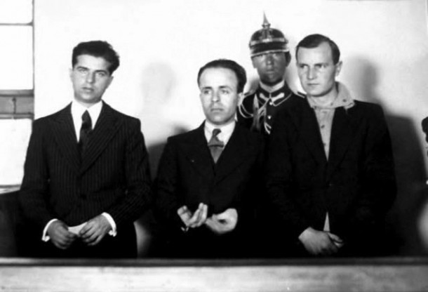 Ce denumire poarta grupul celor 3 legionari care l-au asasinat pe  Ion Gheorghe Duca in 1933?