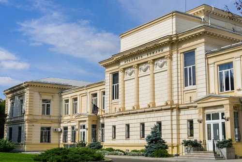 Cine a fost prima femeie membra a Academiei Romane?