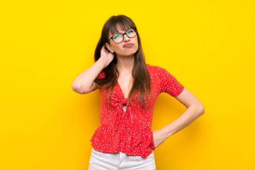 Care e primul lucru pe care il vezi in cuvantul "femeie" si de doua ori in cuvantul "foarfeca"?