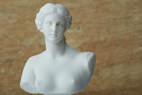 Cine era considerata zeita frumusetii in mitologia greaca?