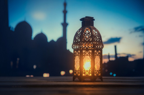 Ramadanul este un post tinut de ...