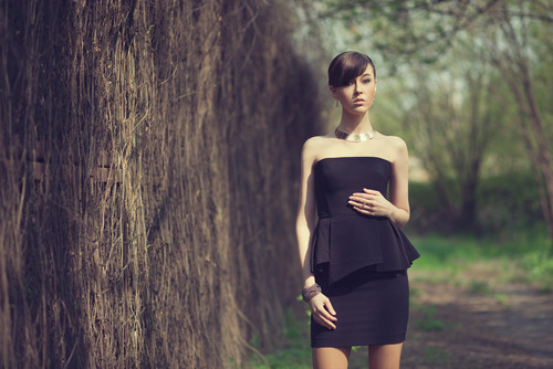 Cine a popularizat conceptul de Little black dress?