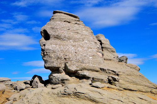 Adevarat sau Fals: Aceasta sculptura este o urmare a eroziunii naturale.