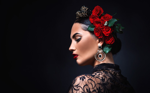 Adevarat sau Fals: La finalul celebrei opere Carmen, protagonista il alege pe Don Jose. 