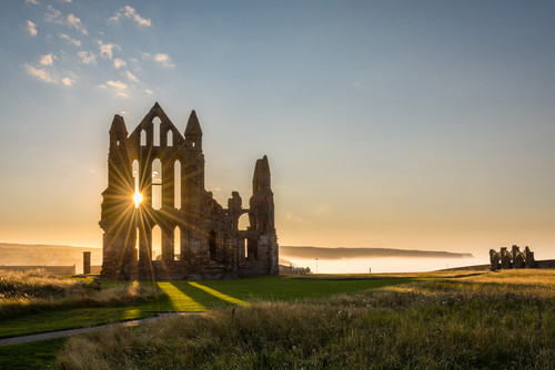 In ce roman apar personajele Heathcliff,  Hindley si Hareton?