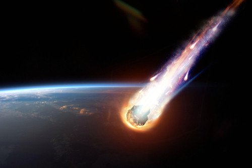 In 1954, o femeie din America a fost lovita de un meteorit si a supravietuit impactului. 