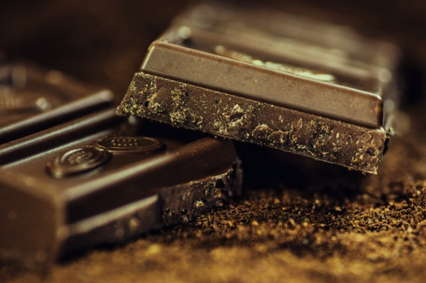 Cate calorii sunt in 100 gr de ciocolata?