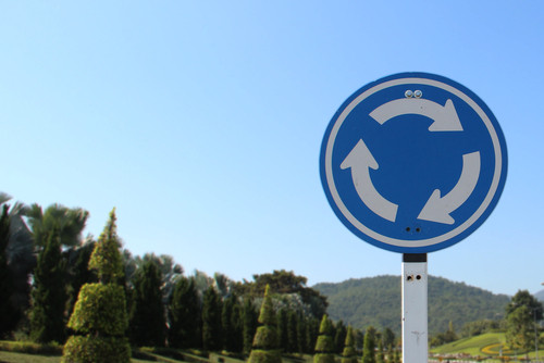 Ce obligatii revin conducatorului auto la intalnirea indicatorului?