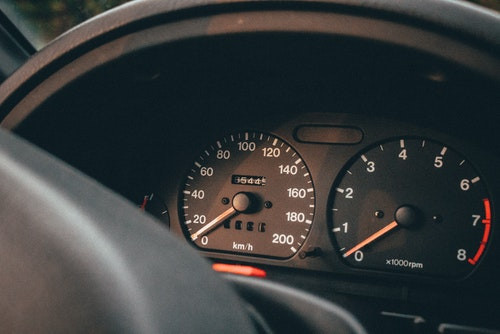 Cu ce viteza maxima pot circula in afara localitatii autovehiculele din categoriile A si B?