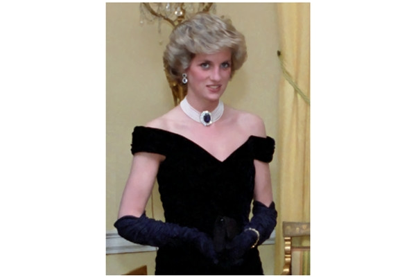 Care era numele de familie al Printesei Diana inainte de casatoria cu Printul Charles?