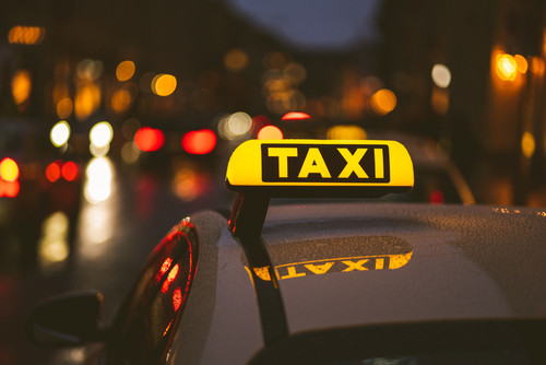 Ce culoare au celebrele taxiuri londoneze?