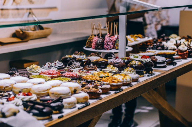 Care din urmatoarele este un desert traditional italian?