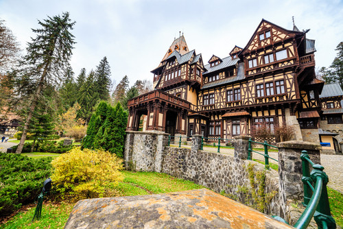 Ce castel este prezentat in imaginea de mai sus?
