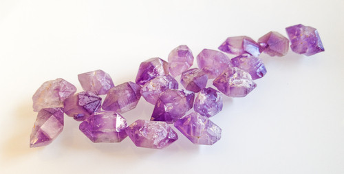Care este forma corecta de plural a cuvantului cristal?