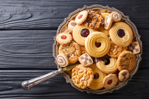 Care este forma corecta a cuvantului biscuit?