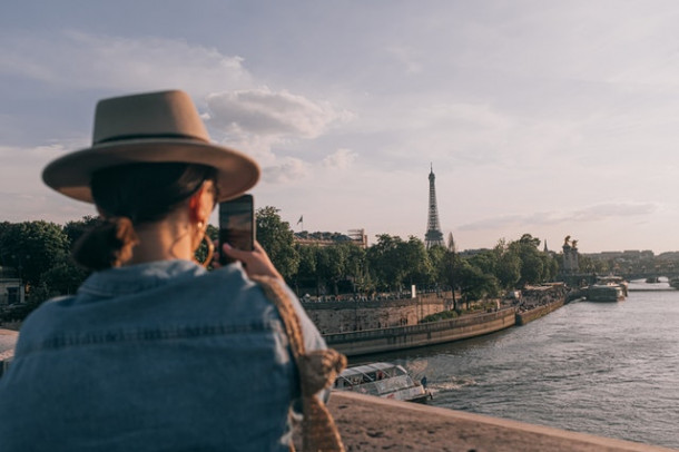 Ce rau traverseaza Parisul?