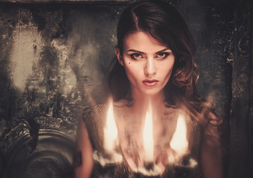 Cine a scris celebrul roman Rebecca?