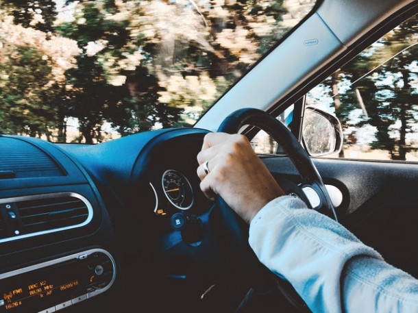 Care sunt cele trei forme ale verbului to drive?