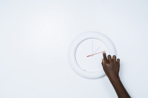 La ce ora te uiti cel mai des la ceas?