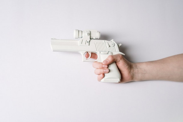 Care este genul substantivului PISTOL?