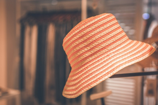 Ce fel de articol este alocat cuvantului O PALARIE?