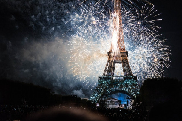 Datorita dilatarii metalului, Turnul Eiffel este cu 15 cm mai inalt in timpul verii.