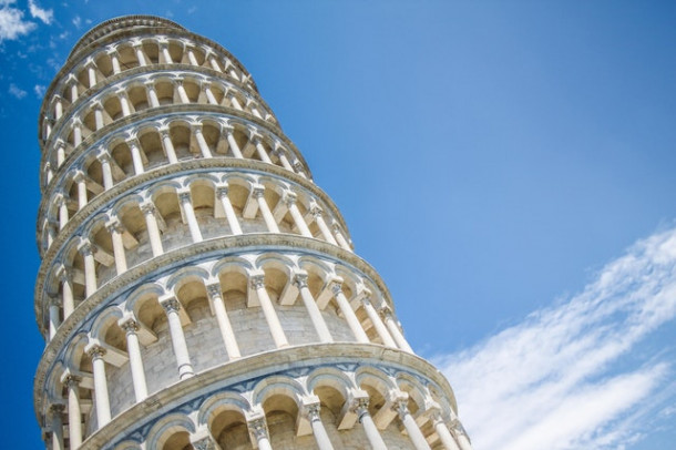 Turnul din Pisa nu a fost niciodata drept.