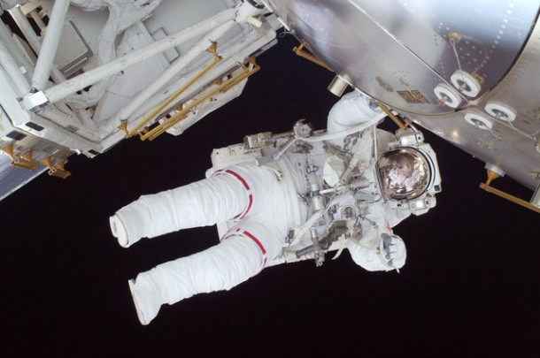 Adevarat sau Fals: Neil Armstrong a pasit pe Luna cu dreptul.