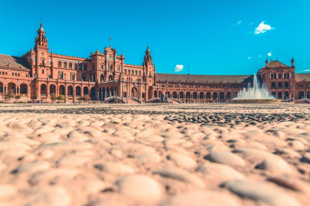In ce tara se afla orasul Sevilla?