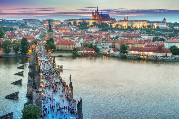 In ce tara se afla orasul Praga?
