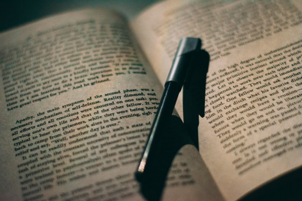 Continua versurile DESTEAPTA-TE ROMANE...